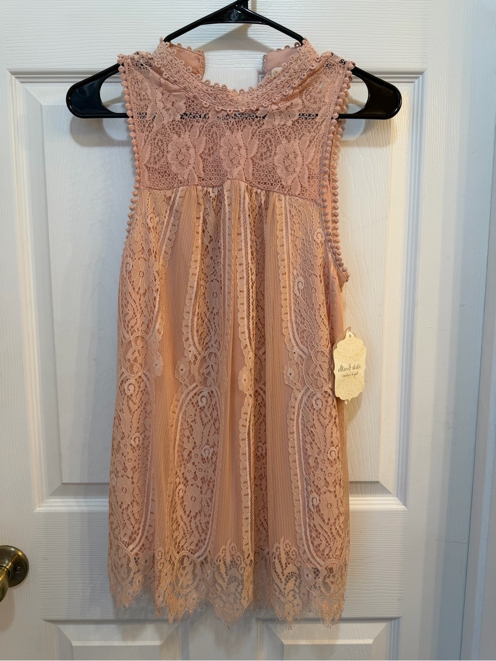 Altar'd State Lace Sleeveless Top - Blush Peach